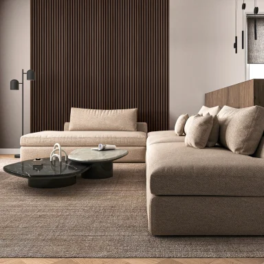 Soggiorno moderno con divano beige, tavolino rotondo e parete di legno scuro.
